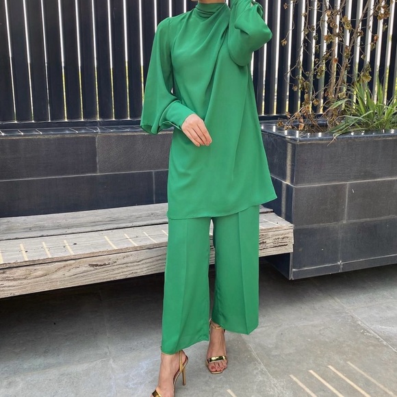 Pakistani co-ord set .. small top with 30’ and comes with pants - Picture 3 of 4